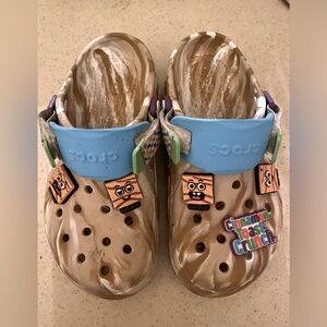 cinnamon toast crunch crocs jr size 4 women’s size 6